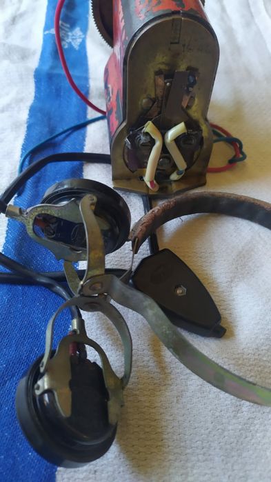 Динамо машина с наушниками