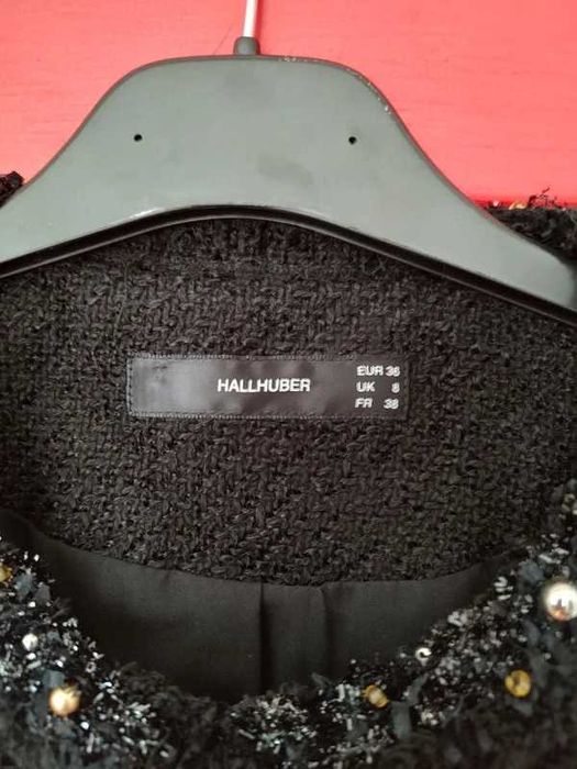 Sacou Hallhuber nr36 negru,  cu insertii la maneca clopot si buzunare