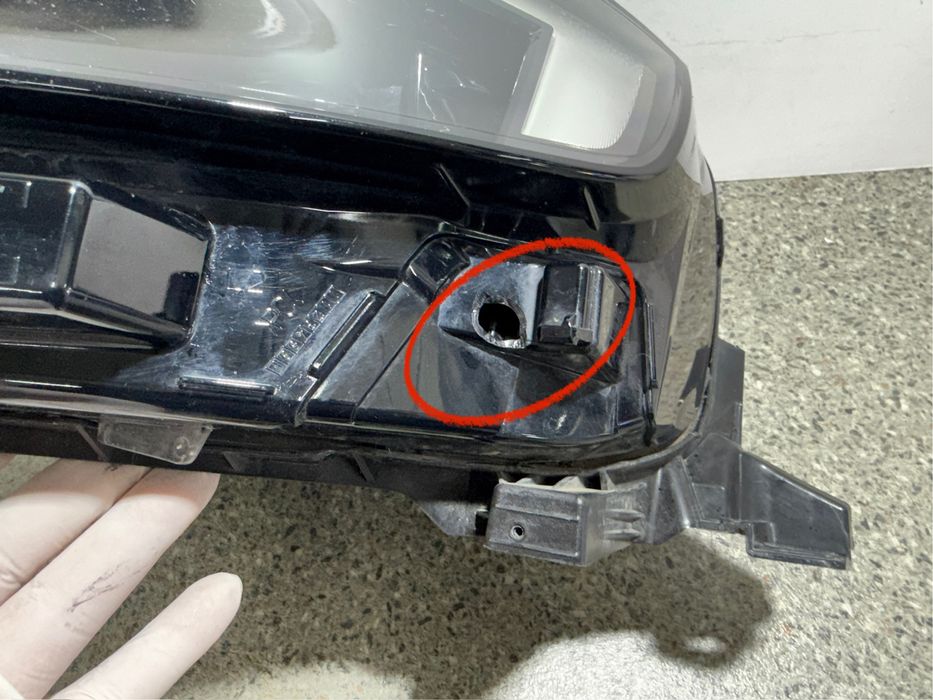 Far stânga Opel Mokka 2