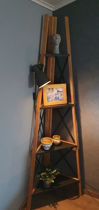 Дървена етажерка,ъглова