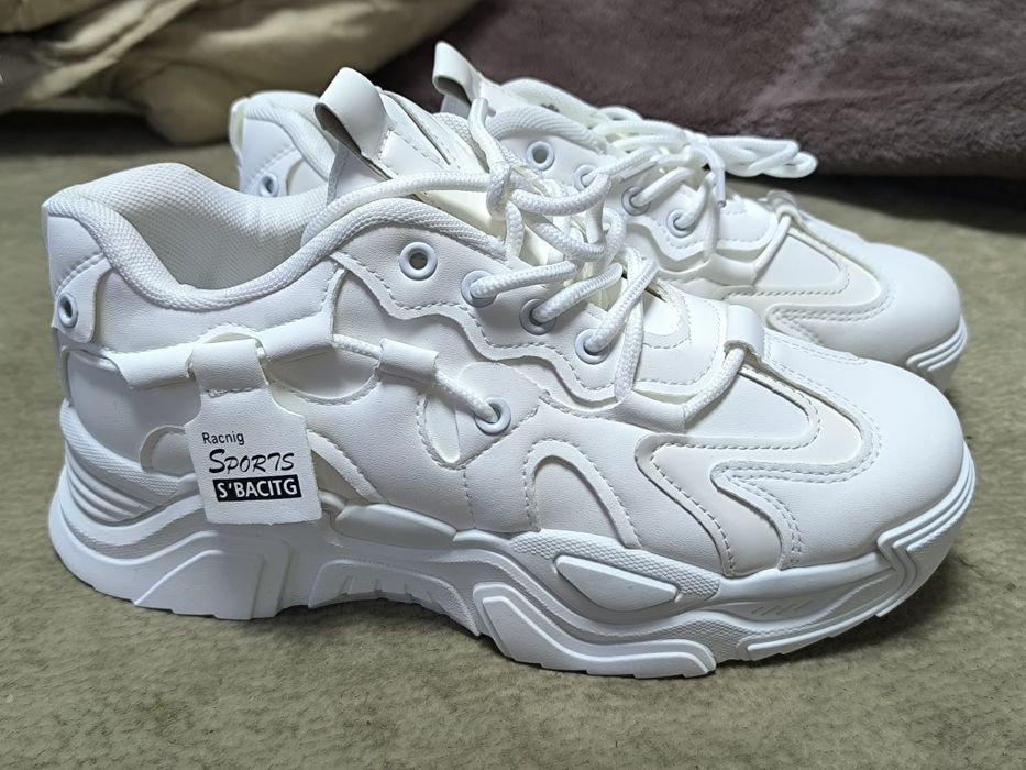 Белые кросовки новые