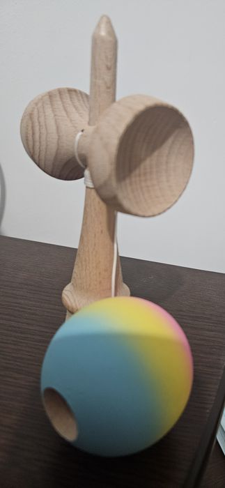 Kendama  nouă  din lemn