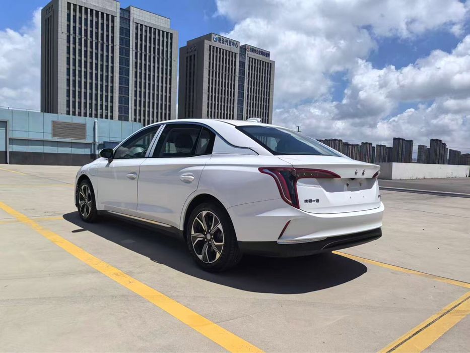 Автомобиль Hongqi Eqm5