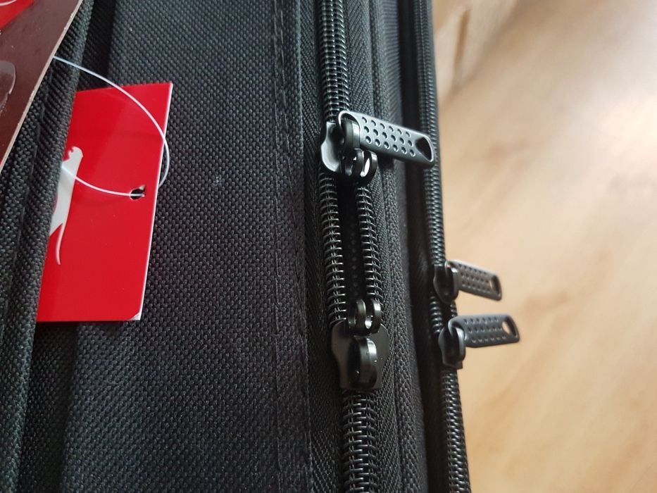 Куфар 30 инча slazenger с дефект