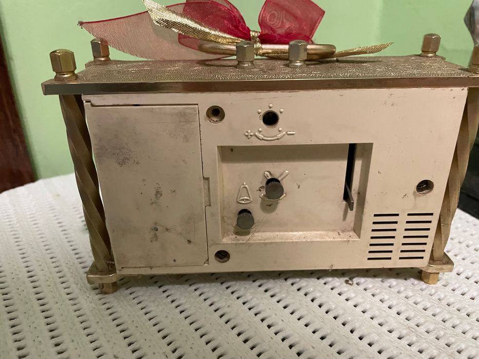 Електромеханичен настолен часовник Слава