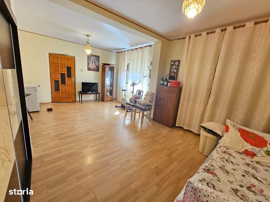 Casă din cărămidă, zona Piața Mare, acoperiș Lindab, 3 camere