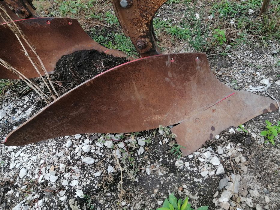 Продавам плуг Goizin