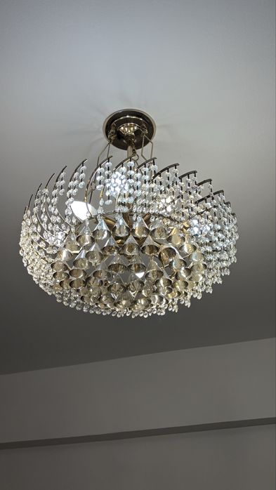 Продам люстру потолочную