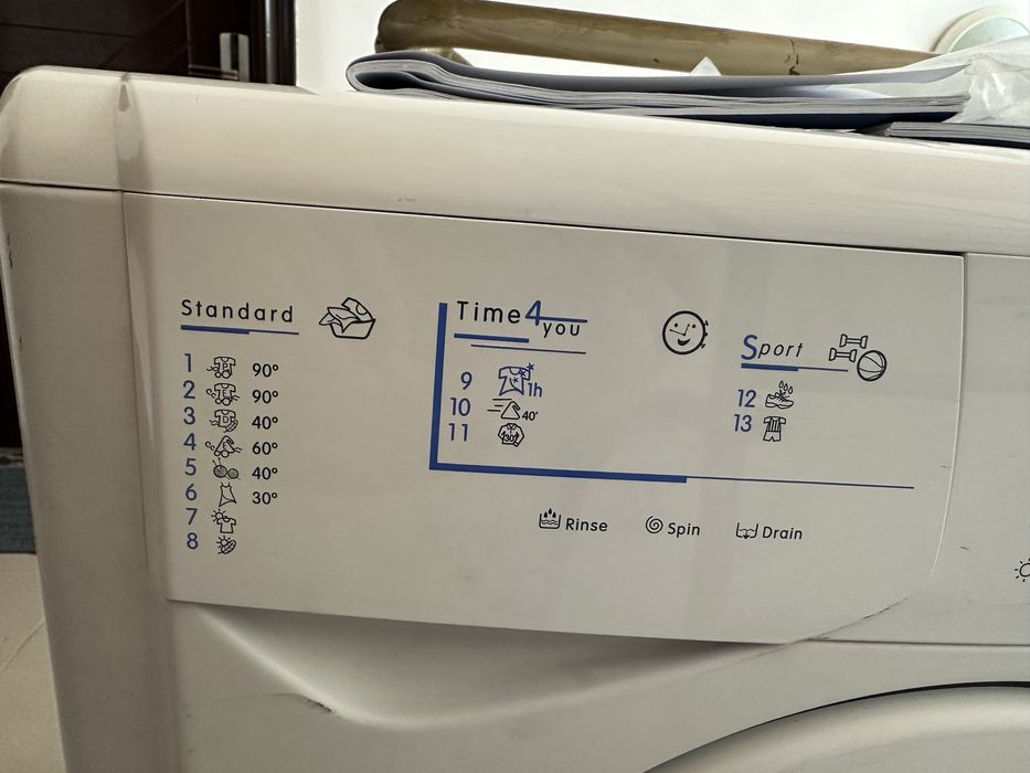 Прадавам пералня със сушилня Indezit WIDL 106