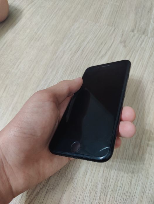 Срочно Iphone SE 2020 года