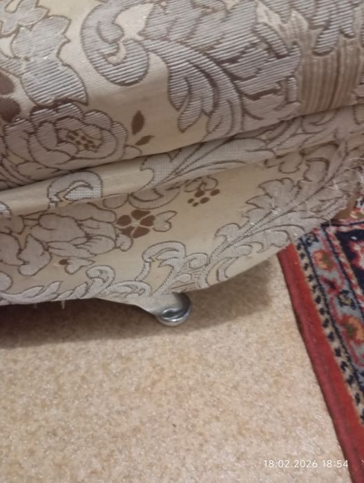 Тахта  светлого цвета