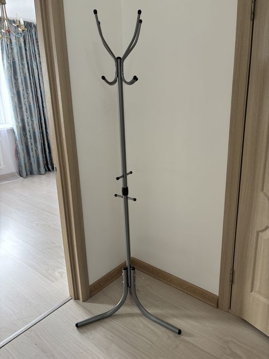 Вешалка на стойке