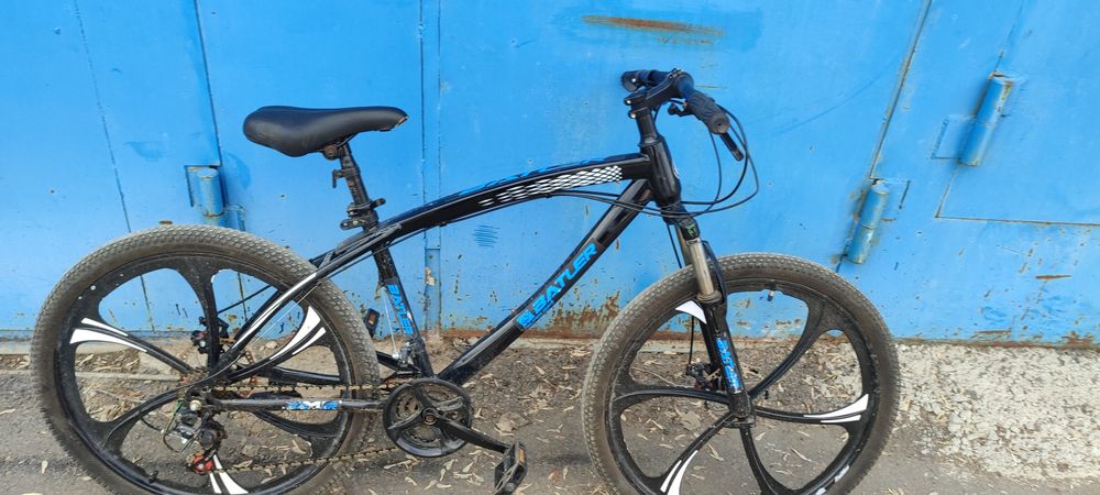 велик  синий черный