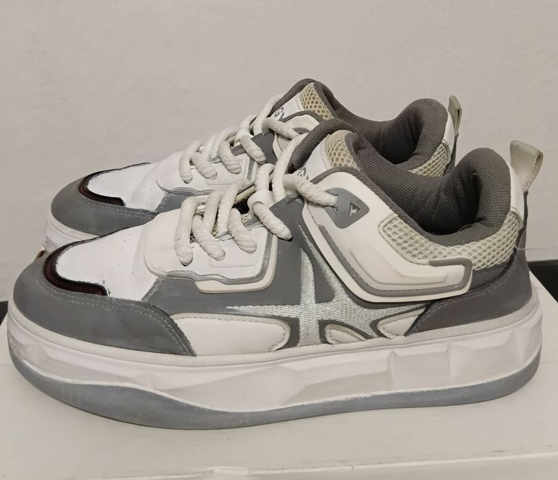 Кроссовки размер 42.