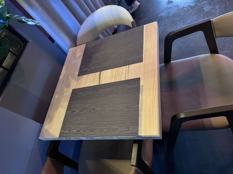 Продается стол из натурального дерева