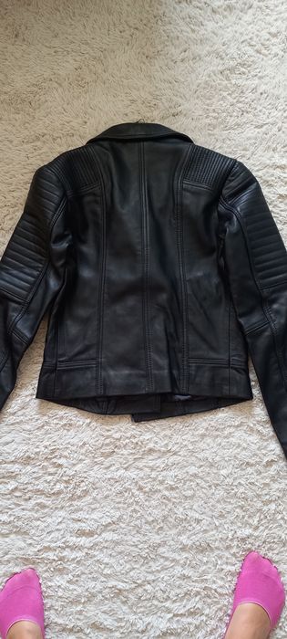 Vând  geaca  piele naturala mărimea xs