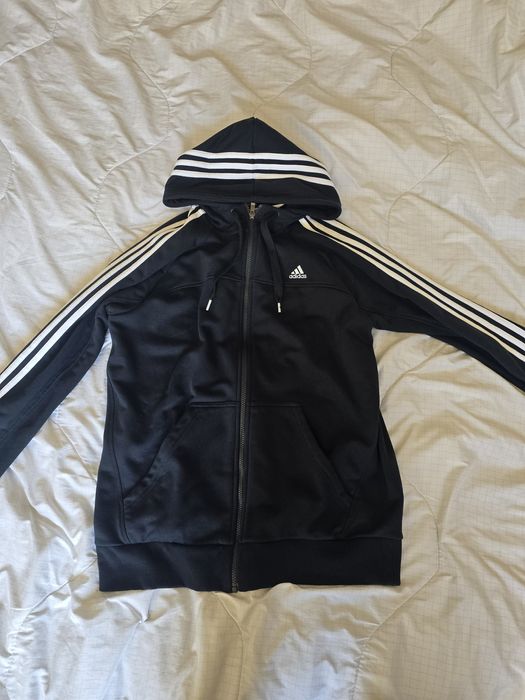Adidas Ленти през качулката