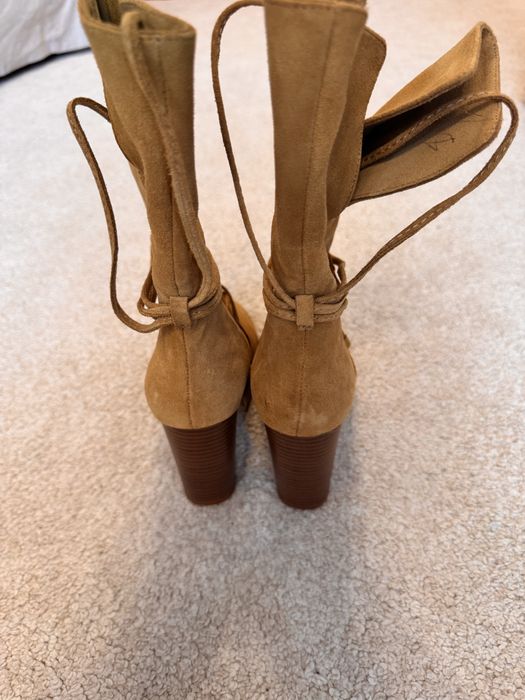 Cizme cu toc, piele intoarsa, bej