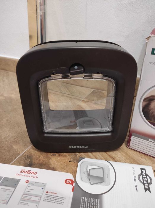 Usa acces pisici, culoare maro, NOUA, 135 lei