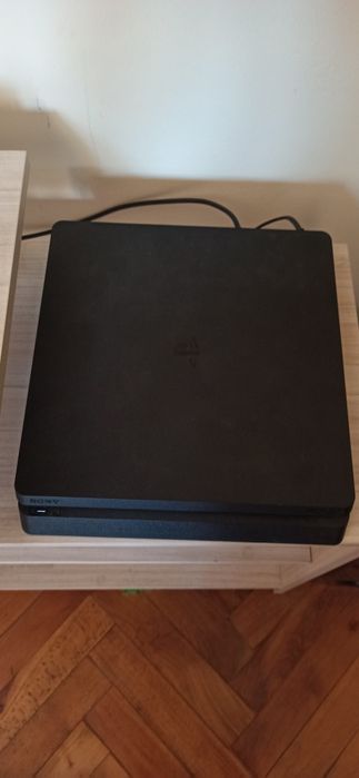Playstation 4 slim 1tb с два джойстика