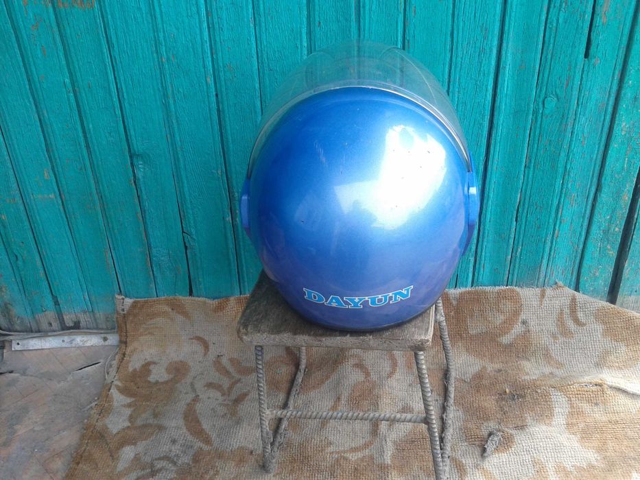 продам мотошлем  размер 60