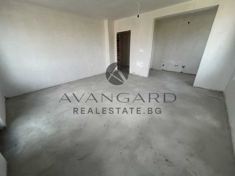 Продава се Тристаен апартамент в Пловдив, Остромила - 135 кв.м за 1067 €/кв.м - Снимка #1