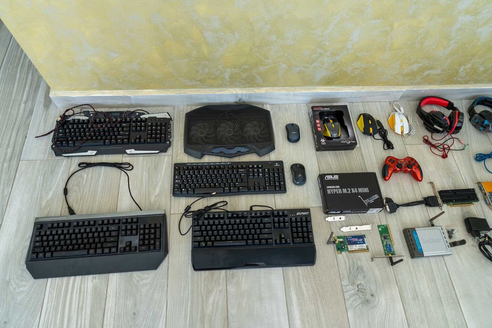 Tastaturi, mouse, casti, placi video, surse, M2 expansion, acces point