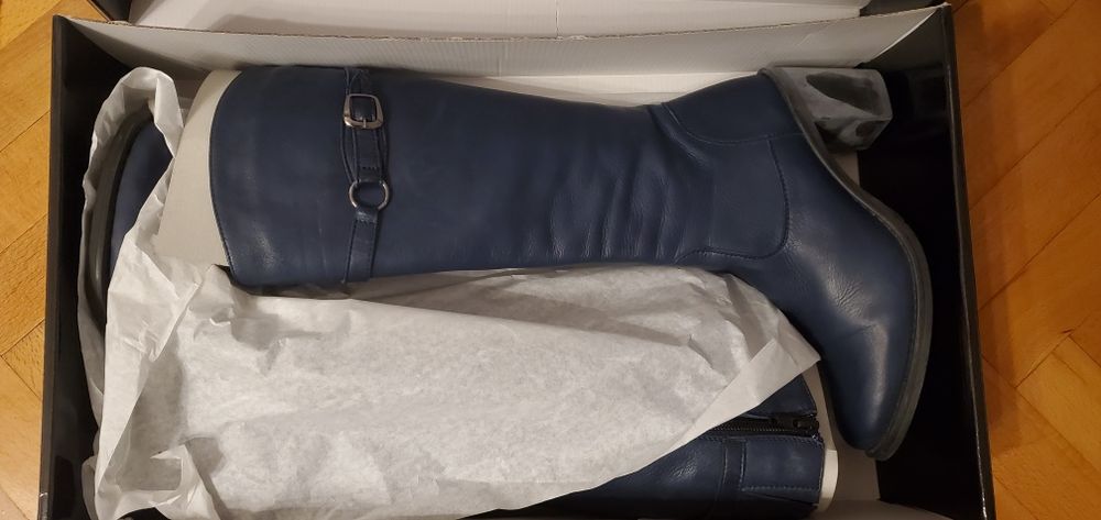 Продавам дамски ботуши