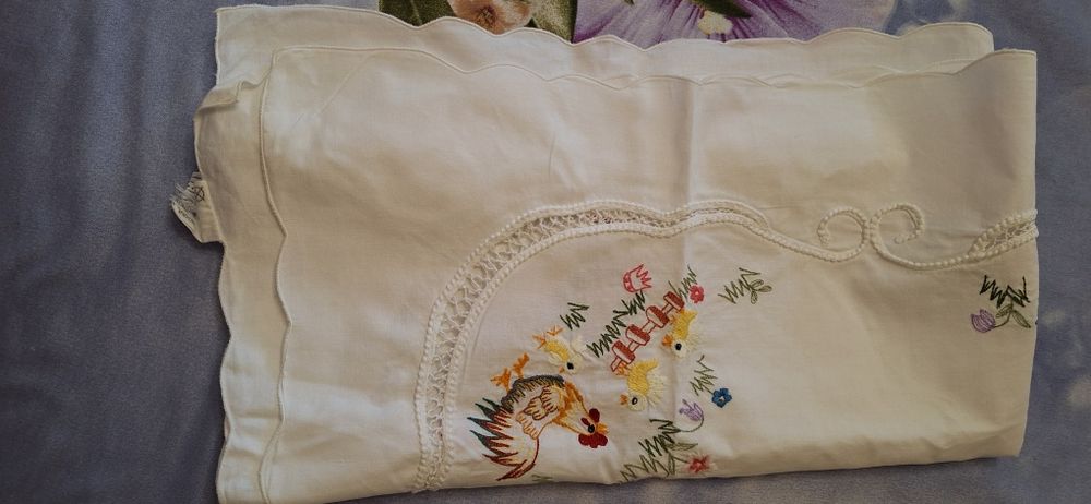 Красиви покривки,бродирани карета,други