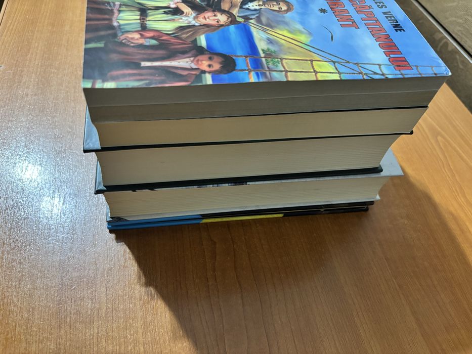 Pachet carti: Toate panzele sus, Svejk, Piratii, Gulliver, Cpt Grant vol 1 2