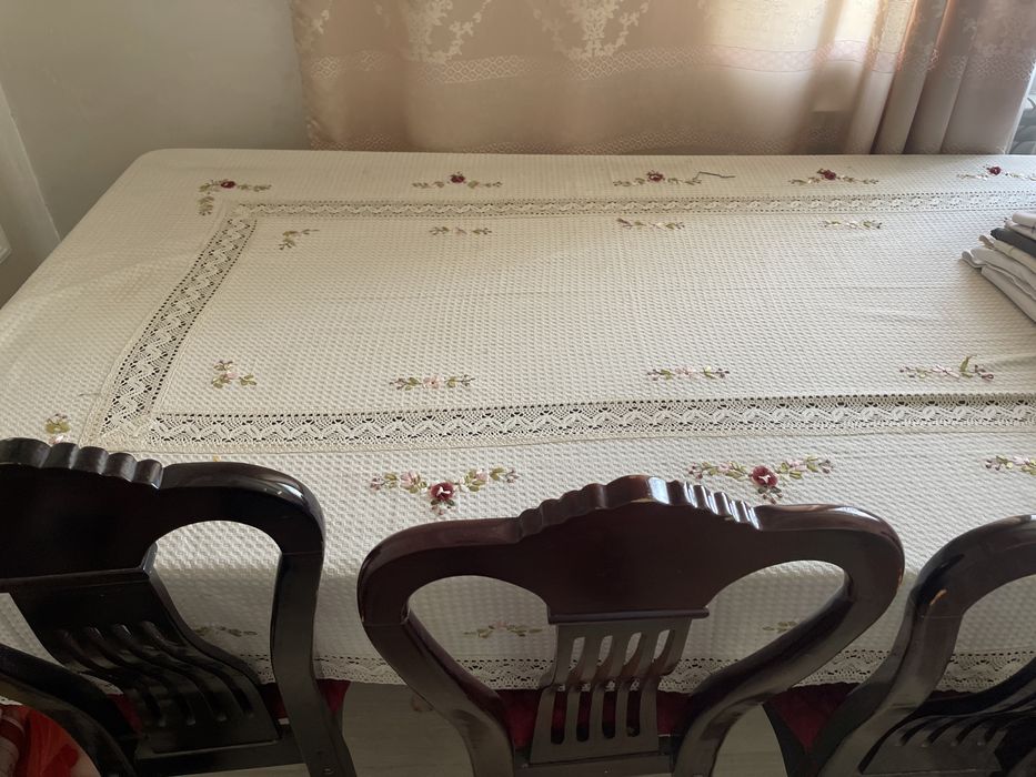 Продам стол и 10 стульев ,
