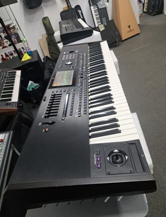 Korg pa 5 . 76 clape . Stare impecabila