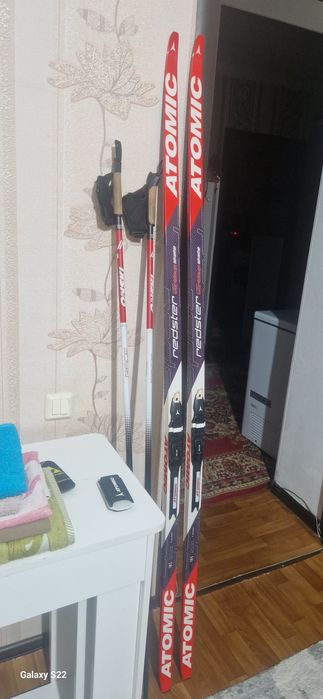 Топовые лыжи Атомик редстер