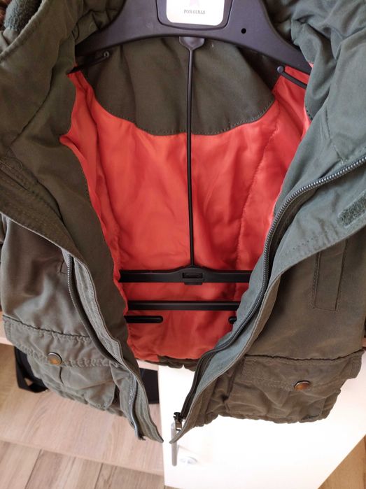 H&M зимна парка 86 см. H&M  жилетка 92см.
 Ветровка  80 см. Zara 92см.