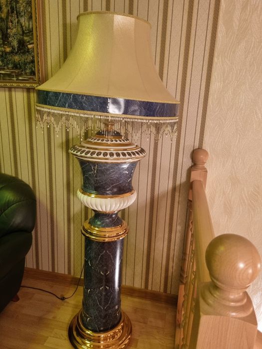 Продаю Торшер для гостиной