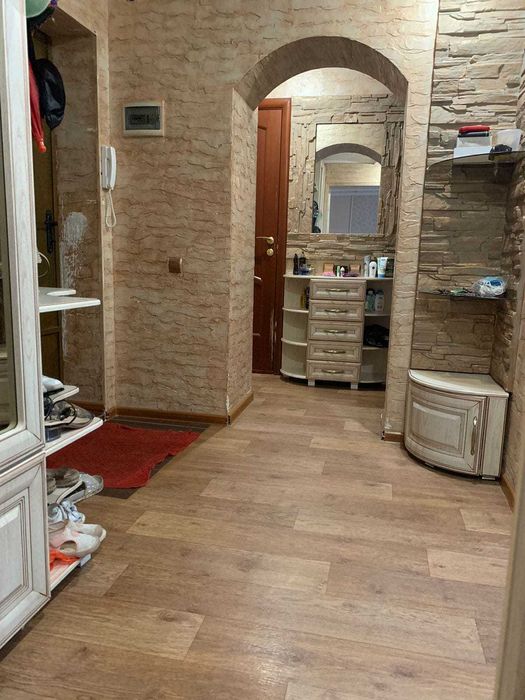 Продается  2 ком. Район 8 школы