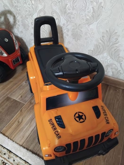 Продам каталка-толокар машинка