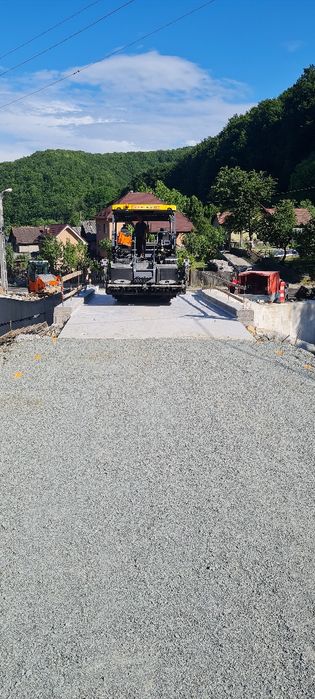 Servicii de terasari platforme si drumuri cu utilaje de constructii