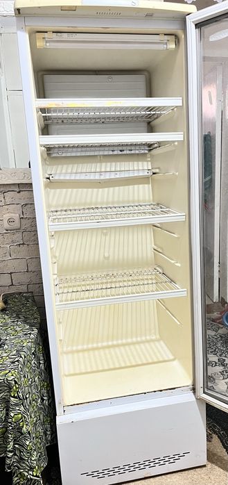 Витрина холодилник сатилады