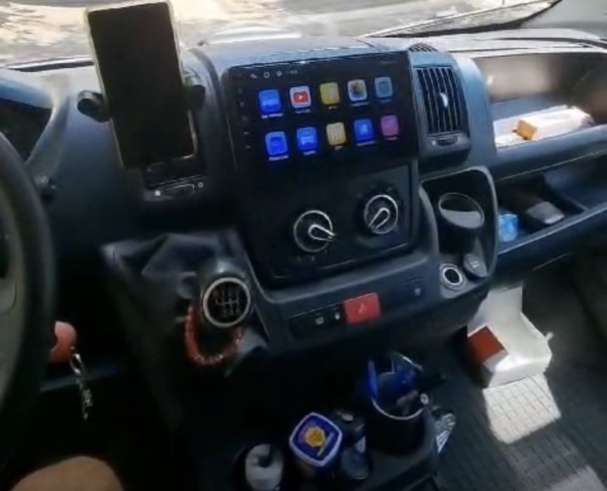 Vand si montez navigatii auto, camere marsarier, camere trafic