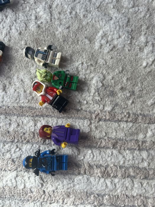 Лего фигурки продам их