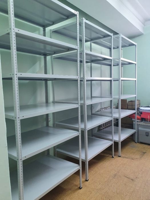 Универсальные стеллажи