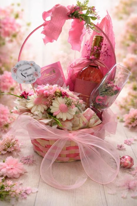 Подаръчни кошници и цветя от соев восък