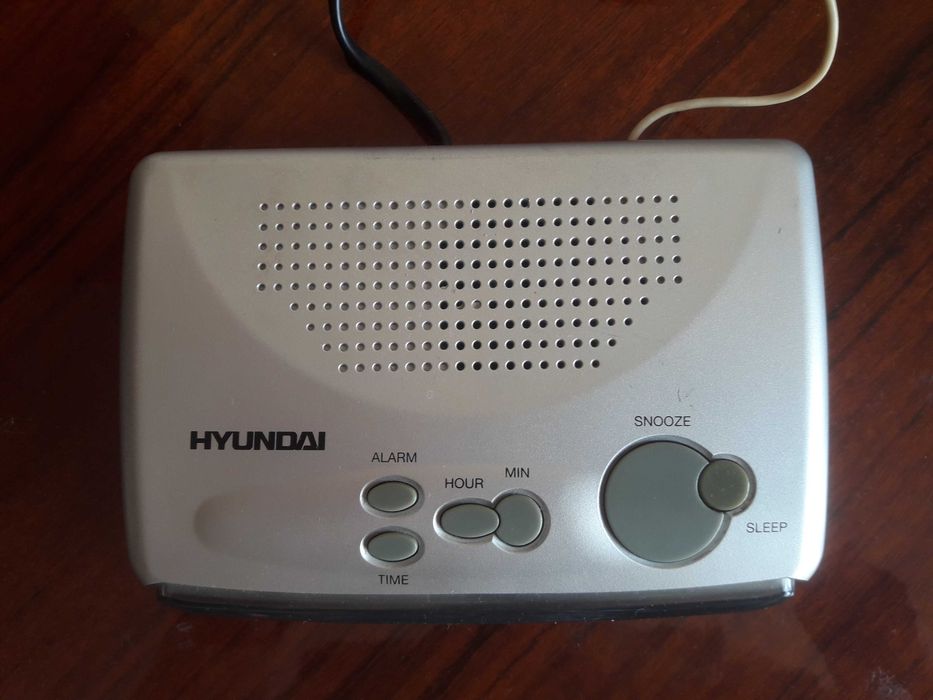 Радиоприемник с будильником "HYUNDAI"