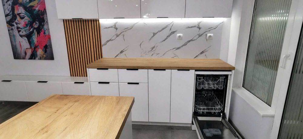 Дава се под наем Тристаен апартамент в Пловдив, Център - 90 кв.м за 700 € - Снимка #2
