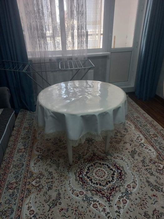 Продам круглый кухонный стол
