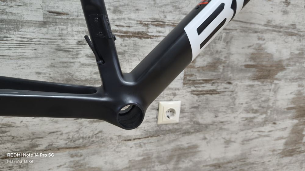 НОВИ карбонови шосейни рамки BMC Teammachine SLR Disc | 58