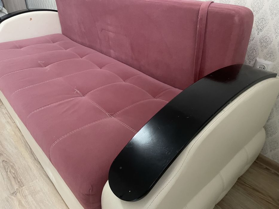 Продам диван в хорошем состоянии