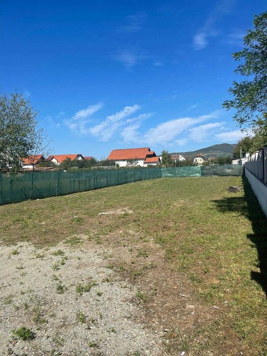 Închiriez teren 600 mp în Gherla, str. Ciocârliei | pretabil agrement/parc auto/depozitare/ campare