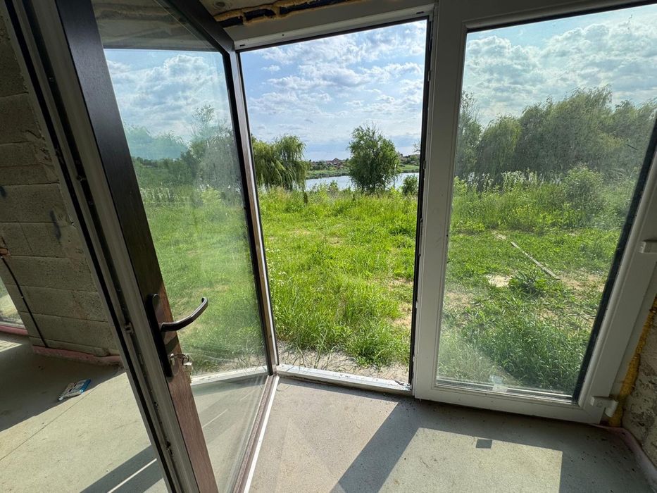 Apartamente in vila pe malul lacului